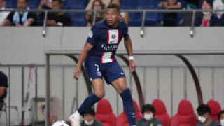 Kylian Mbappé (ici photographié le 23 juillet lors d’un match amical au Japon) sera l’un des visages de la saison en Ligue 1. Une édition forcément particulière du championnat du fait de la tenue du Mondial au Qatar au beau milieu de l’année footballistique.