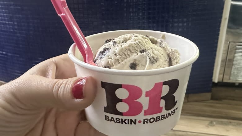 Oreo Cookies 'N Cream ice cream in cup