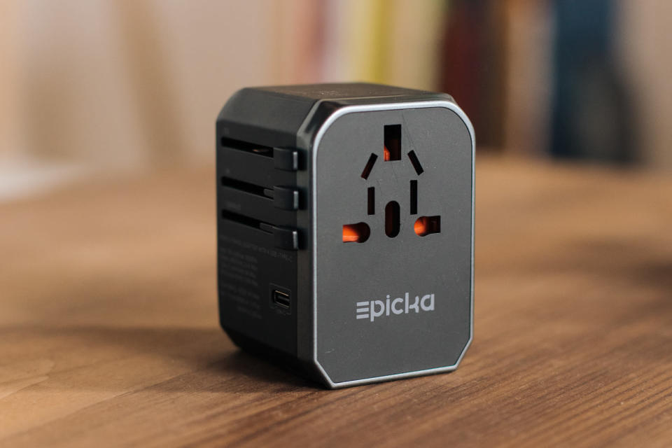 Travel plug adapter