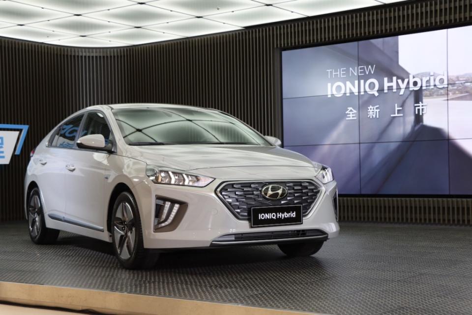 105-9-hyundai-ioniq-hybrid-cts