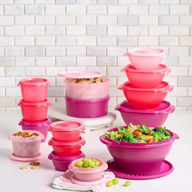 This Nostalgic Set Of Tupperware Containers Is Trending At