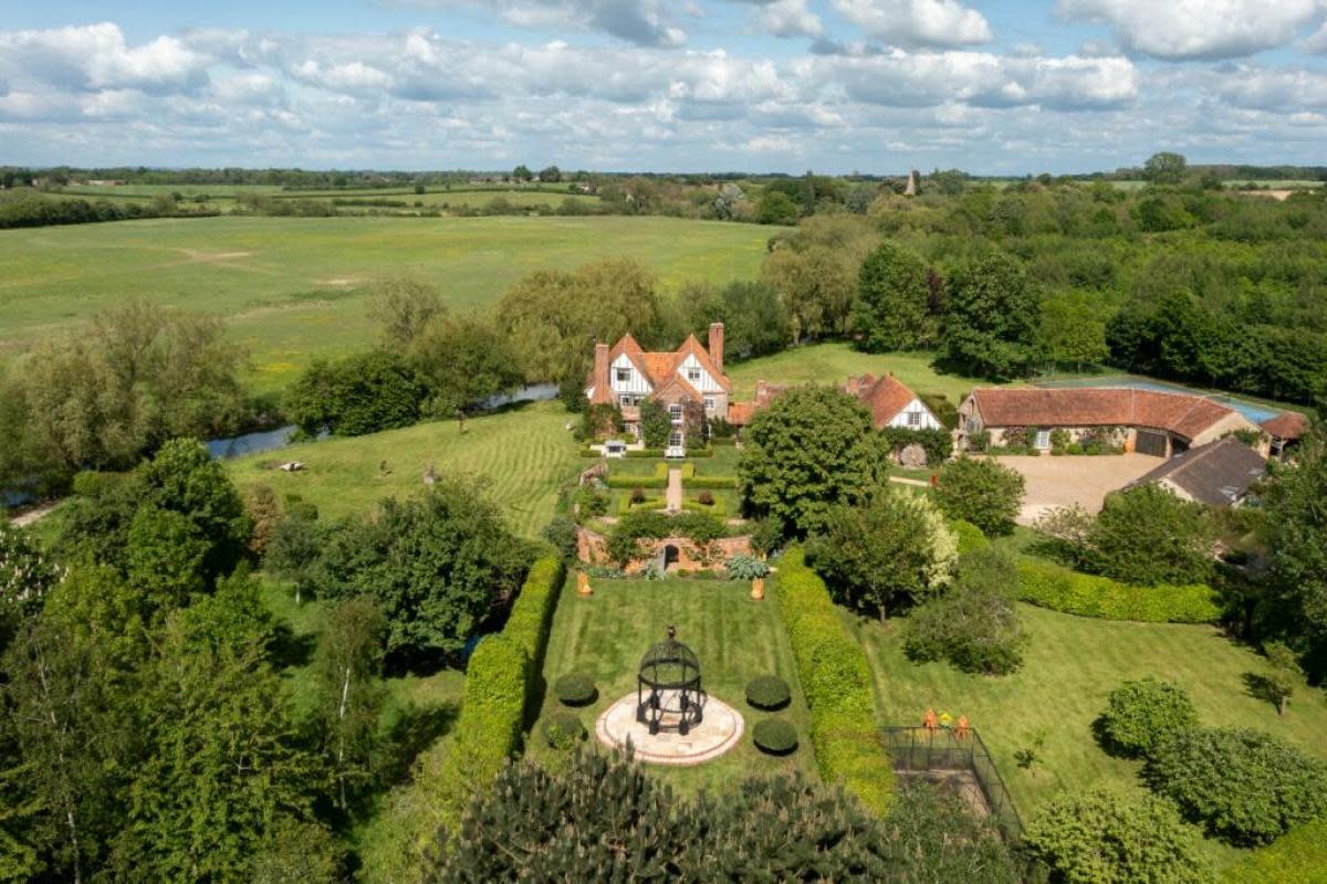 This stunning grade-II listed property near Wallingford is on the market. <i>(Image: Rightmove)</i>