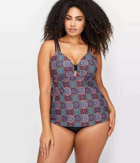 <strong>Sizes</strong>: X to 4X<br />Get it <a href="https://www.additionelle.com/en-us/cactus-v-neck-tankini-top/401370.html?cgid=Apparel-Swimwear&amp;dwvar_401370_color=Azalea%20Mozaic" target="_blank">here</a>.&nbsp;