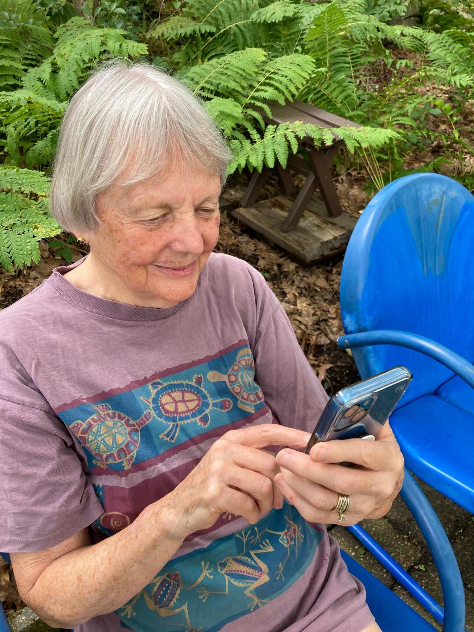 Author Carole Gariepy texting her granddaughter Phoebe