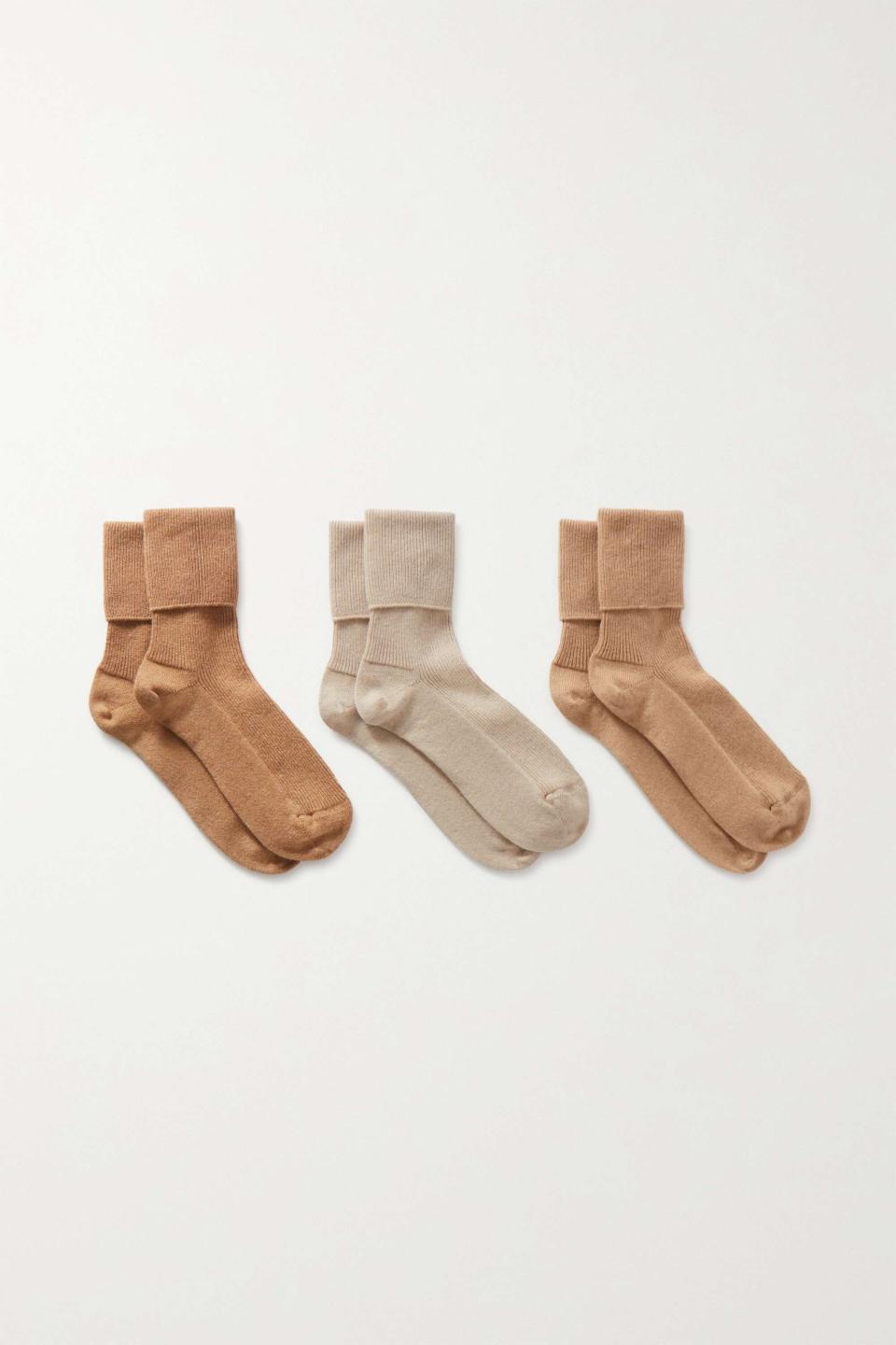 19) Set of Three Ribbed Cashmere-Blend Socks