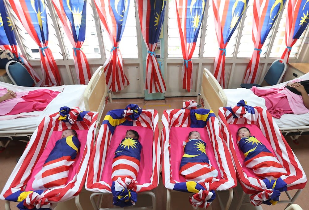 Merdeka babies sleep in their cribs in Hospital Kuala Lumpur August 31, 2018. The Home Ministry said that being born in Malaysia does not result in an individual automatically acquiring Malaysian citizenship. — Picture by Razak Ghazali