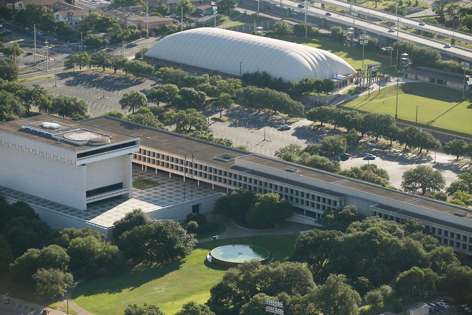 Willie Nelson will receive the LBJ Liberty & Justice for All Award at a gala on May 12 at the LBJ Presidential Library.