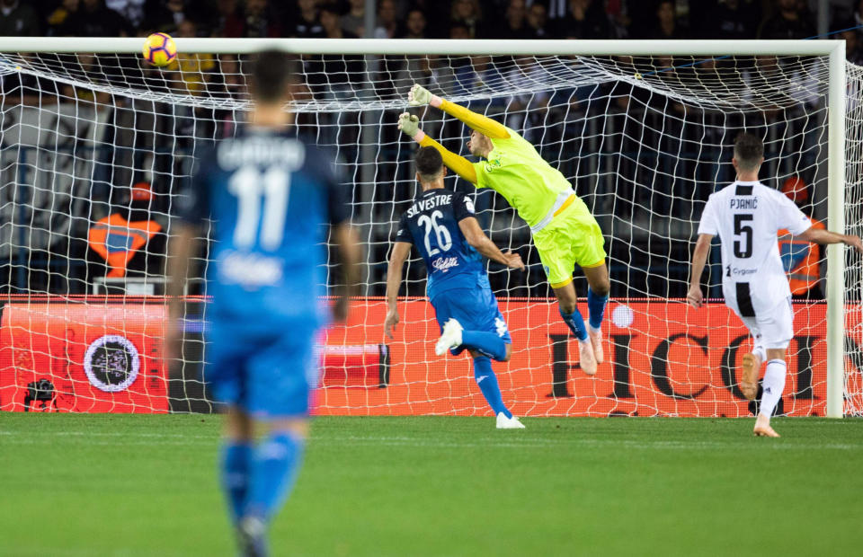 Empoli goalkeeper Ivan Provedel fails to block a shot by Juventus' Cristiano Ronaldo during the Serie A soccer match between Empoli and Juventus at the Carlo Castellani stadium in Empoli, Italy, Saturday, Oct. 27, 2018. (Gianni Nucci/ANSA via AP)