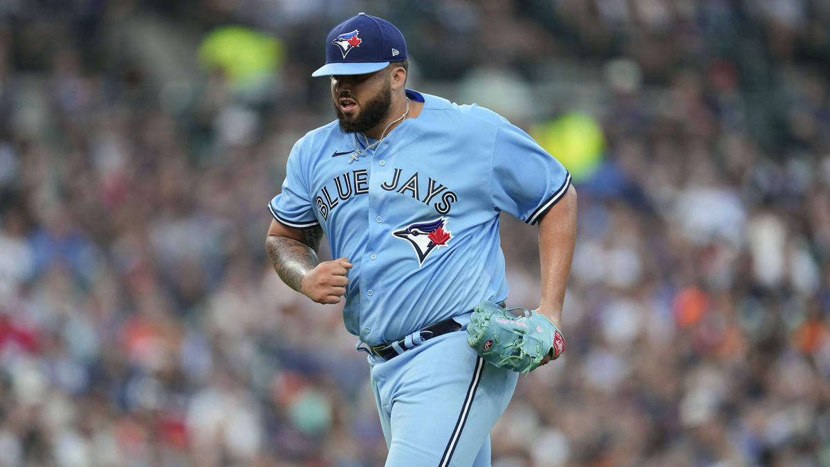 Alek Manoah looks sharp in victorious return to Blue Jays rotation