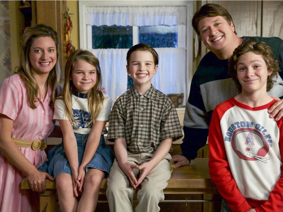 Zoe Perry, Raegan Revord, Iain Armitage, Lance Barber and Montana Jordan in ‘Young Sheldon’ (CBS)