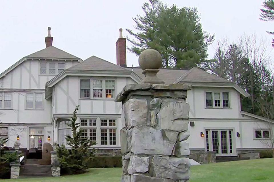 <p>bravo</p> Blue Stone Manor