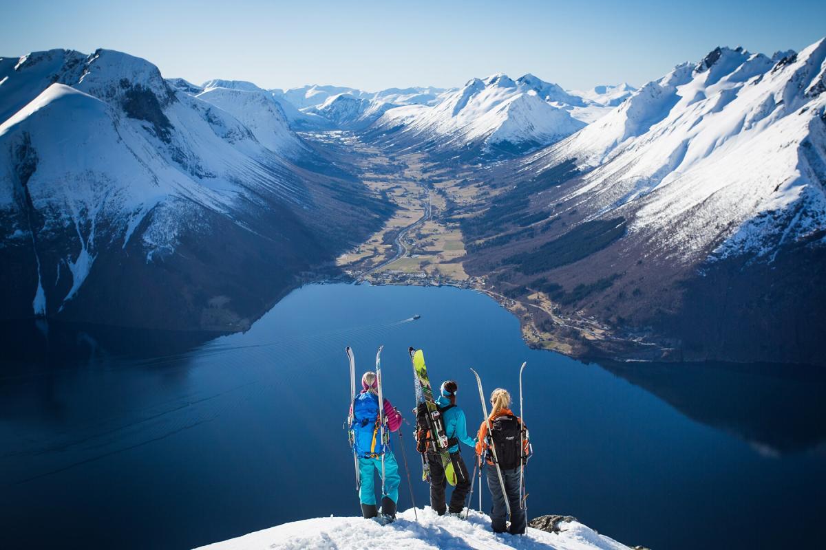 Extreme adventure at the edge of the word: sail and ski in Norway