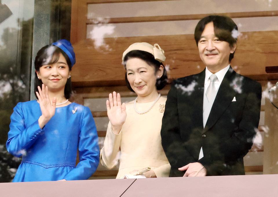 依日本現行皇室典範，秋篠宮家父子為天皇繼任人選前2名。（資料照，路透社）