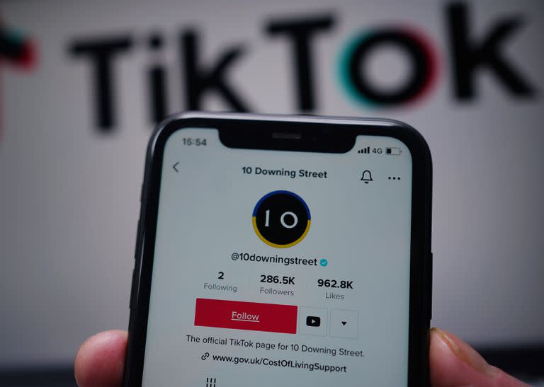 El ministro británico de la Oficina del Gabinete, Oliver Dowden, ha confirmado que TikTok se prohibirá en los dispositivos del Gobierno tras una revisión. 