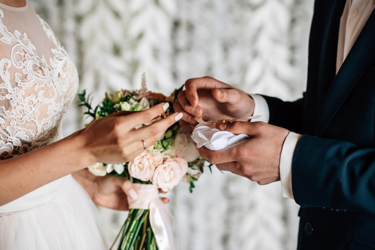 Couple tries to host wedding at mansion owns by someone else (Getty Images/iStockphoto)