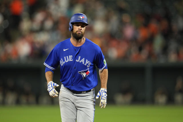 Brandon Belt hits tiebreaking homer in seventh, Blue Jays sweep