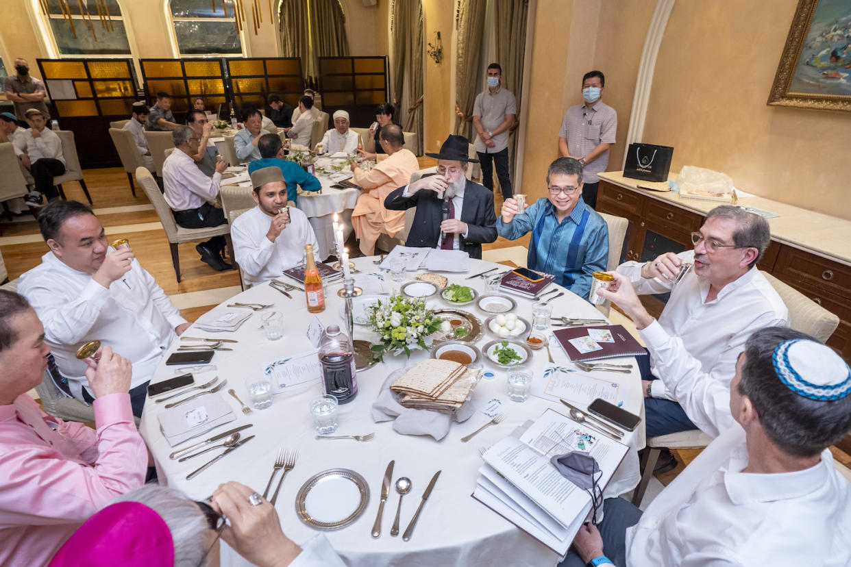 Guests at the JWB inter-faith Passover Seder: (From left, in pink) Mr Tan Thiam Lye (Singapore Taoist Federation chairman), Master Benjamin Tan (Singapore Taoist Federation), Nazirudin Mohd Nasir (Mufti of Singapore), Mordechai Abergel (Chief Rabbi of Singapore), Edwin Tong (Minister for Culture, Community and Youth), Nash Benjamin (Jewish Welfare Board president), Sagi Karni (ambassador of Israel to Singapore), and William Goh (Roman Catholic Archbishop of Singapore). (PHOTO: Ministry of Culture, Community and Youth)