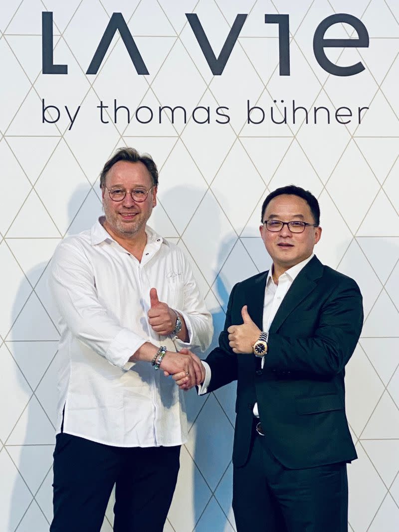 ▲米其林三星名廚Thomas Bühner（圖左），與風味睿麗執行長吳睿弘宣布「La Vie by thomas bühner睿麗餐廳」，將落腳台北大直。（圖／記者蕭涵云攝）