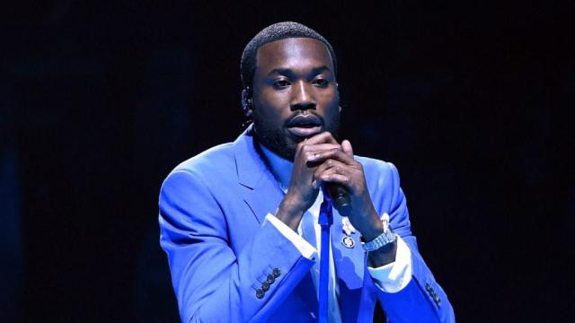 For the Culture -- And The Kids -- Meek Mill Donating $500K Worth of  Christmas Presents to Philly Families