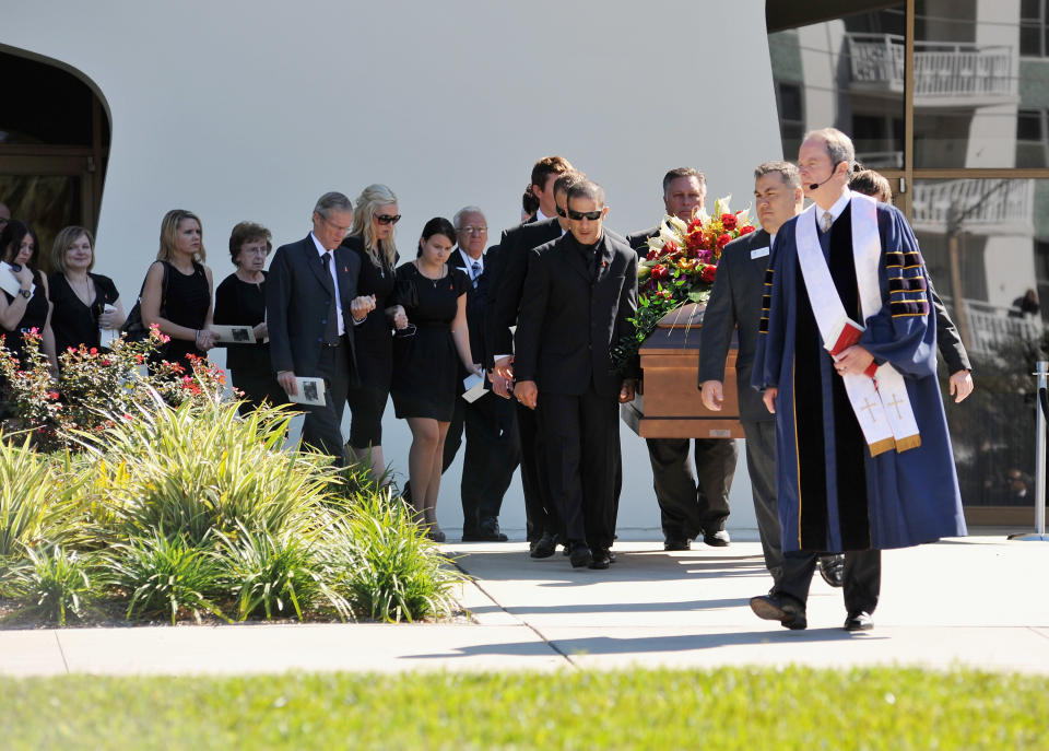 ST PETERSBURG, FL - OCTOBER 22: Pallbearers Austen Wheldon, Elliott Wheldon, Ashley Wheldon, Dario Franchitti, Scott Dixon and Tony Kanaan carry Dan Wheldon's casket to the hearse following a memorial service at First Presbyterian Church on October 22, 2011 in St Petersburg, Florida. Wheldon, who was 33 was killed in a 15-car crash at Sunday’s season-ending IndyCar race in Las Vegas. (Photo by Tim Boyles/Getty Images)