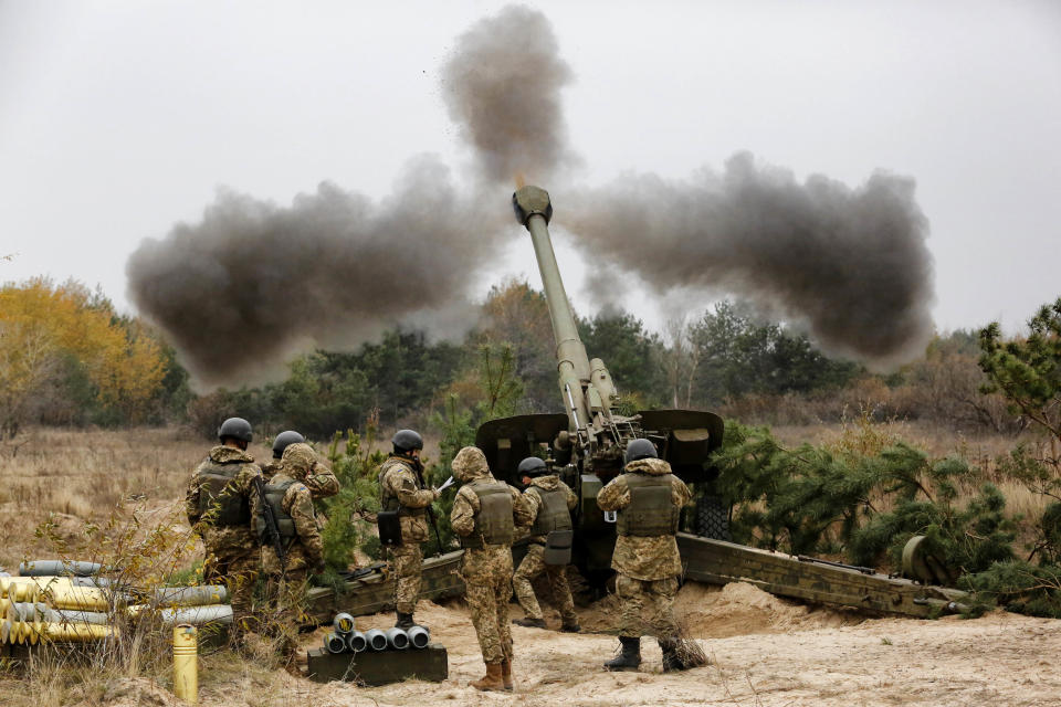 Ukrainian servicemen fire a 152mm 'Msta B' howitzers during (Vladyslav Musiienko / LightRocket via Getty Images file)