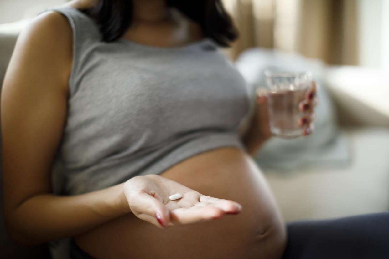 What experts say about taking acetaminophen while pregnant. (Getty Images)
