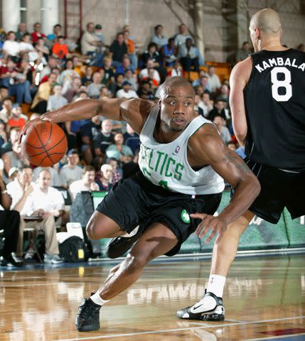 <p>Jesse D. Garrabrant/NBAE via Getty</p> Brandon Hunter playing for the Boston Celtics