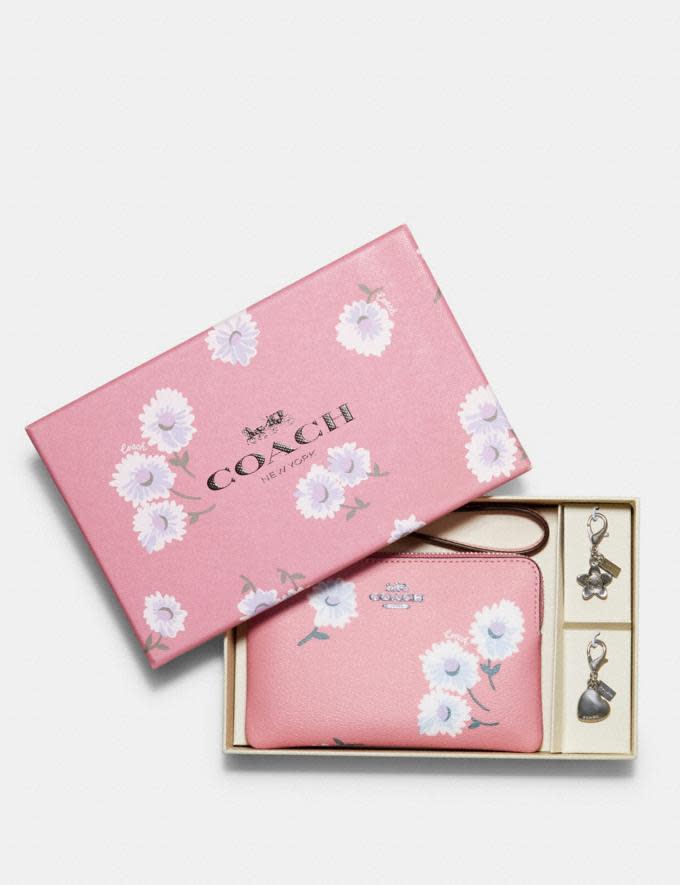 Boxed Corner Zip Wristlet With Daisy Print. Image via Coach Outlet.