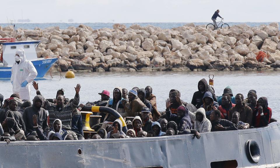 Migrants arrive by boat at the Sicilian harbour of Pozzallo