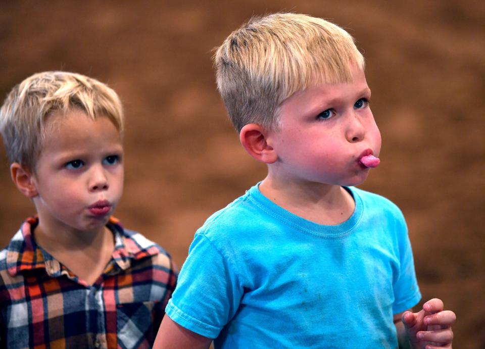 Camden Wilbanks, 5, (right) tries his. best to blow a bubble for the judge while behind him, Phinehas King, 4, works on his own gum.