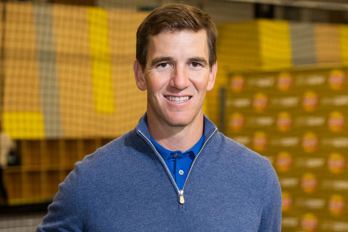 Eli Manning Explains His Super Bowl Face - CBS New York