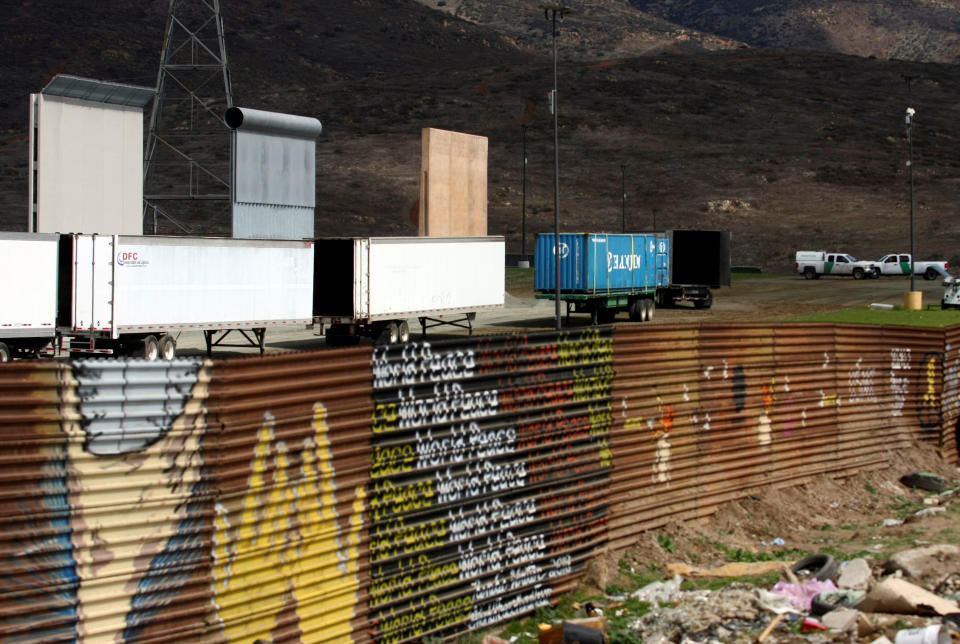 FOTOS: El 'muro', el nuevo atractivo turístico entre México y EEUU