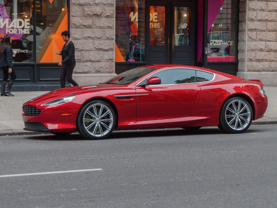 Aston Martin DB9 26