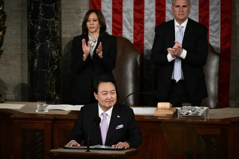 El presidente surcoreano, Yoon Suk Yeol, durante su discurso ante el Congreso de Estados Unidos en Washington el 27 de abril de 2023