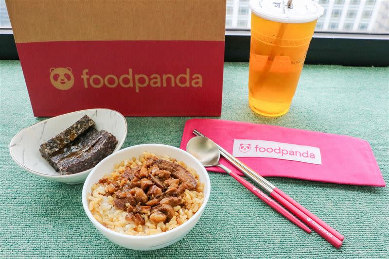 外賣平台foodpanda滿1849元，輸入優惠碼現折450元。（圖／foodpanda提供）