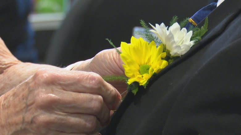 10 couples say 'I do' (again) at LaSalle retirement home