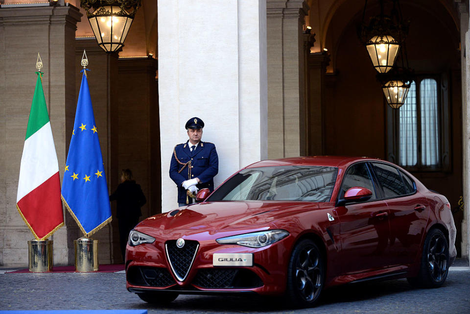 Erstmals wurde 2016 ein Goldenes Lenkrad in der Kategorie "schönstes Auto" vergeben. Diesen konnte sich Alfa Romeos Model Giulia sichern. 14 Juroren wählten den Wagen auf den ersten Platz. Die hinreißende Signoria konnte in erster Linie durch ihr Design überzeugen.