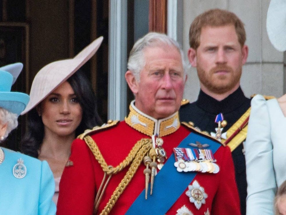 2018 auf dem Balkon des Buckingham Palastes: Charles mit seinem Sohn Harry und dessen Frau Meghan. (Bild: imago/ZUMA Press)