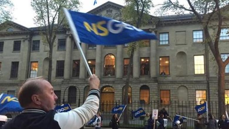 Arbitration panel awards Nova Scotia civil servants 7% wage hike over 6 years