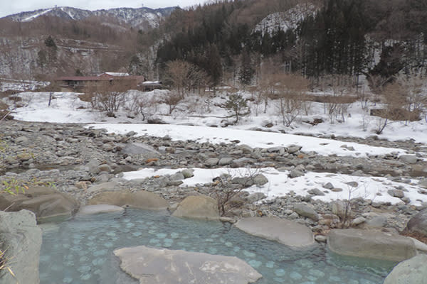 古民房建築的獨棟旅館 (圖片來源／新穗高溫泉 槍見館)