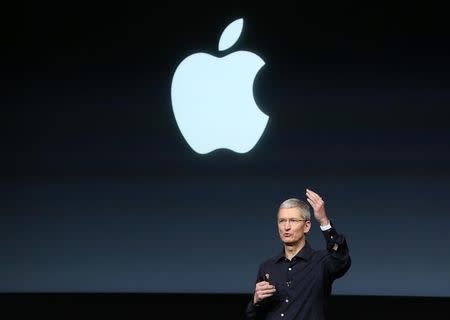 Apple CEO Tim Cook speaks during a presentation at Apple headquarters in Cupertino, California October 16, 2014. REUTERS/Robert Galbraith