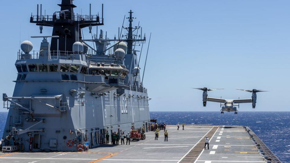 A U.S. Marine Corps MV-22 Osprey lands aboard the Royal Australian Navy landing helicopter dock HMAS Canberra during the Rim of the Pacific exercise in 2022. (Leading Seaman Matthew Lyall/Royal Australian Navy)