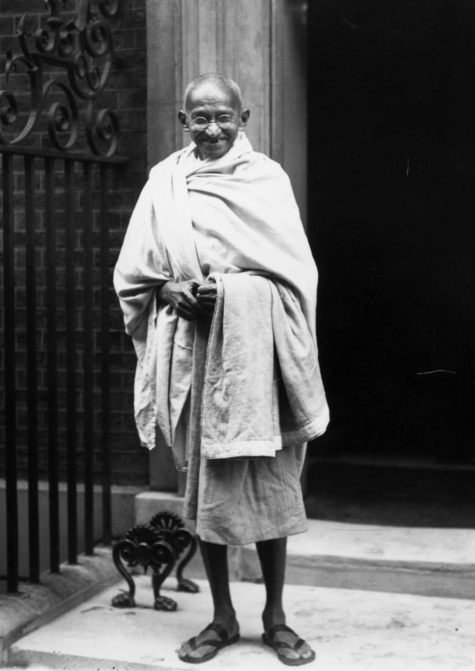 3rd November 1931: Indian leader Mahatma Gandhi (Mohandas Karamchand Gandhi), outside 10 Downing Street, London. He is in London to attend the Round Table Conference on Indian constitutional reform. (Photo by Central Press/Getty Images)