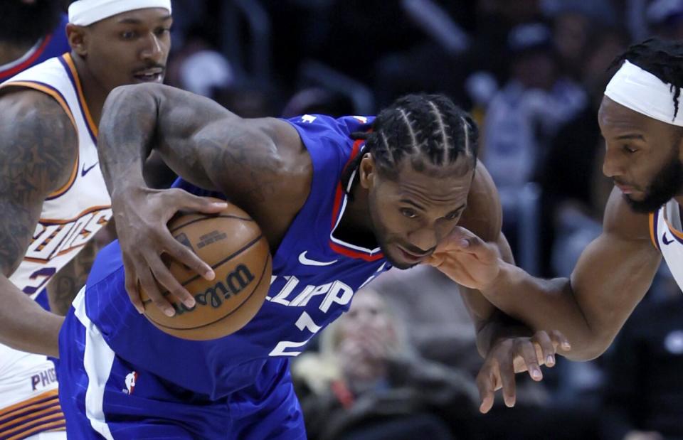 Los Angeles, CA - January 08: Clippers forward Kawhi Leonard, #2, takes control of a loose ball.