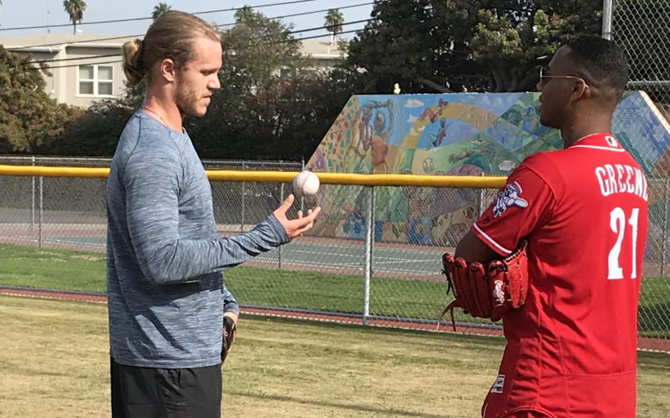 New York Mets pitcher Noah Syndergaard chatting with Hunter Greene. (Tim Brown/Yahoo Sports)