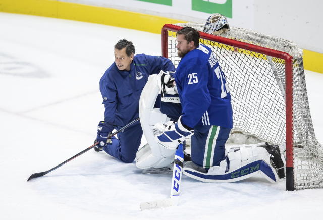 NHL goalies scrambling to regain groove after 4-month break, The Daily  Courier