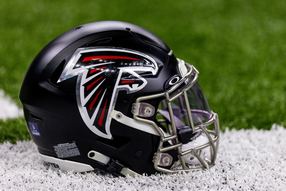 Dec 18, 2022; New Orleans, Louisiana, USA; General view of a Atlanta Falcons helmet during warm ups against the <a class="link " href="https://sports.yahoo.com/nfl/teams/new-orleans/" data-i13n="sec:content-canvas;subsec:anchor_text;elm:context_link" data-ylk="slk:New Orleans Saints;sec:content-canvas;subsec:anchor_text;elm:context_link;itc:0">New Orleans Saints</a> at Caesars Superdome. Mandatory Credit: Stephen Lew-USA TODAY Sports