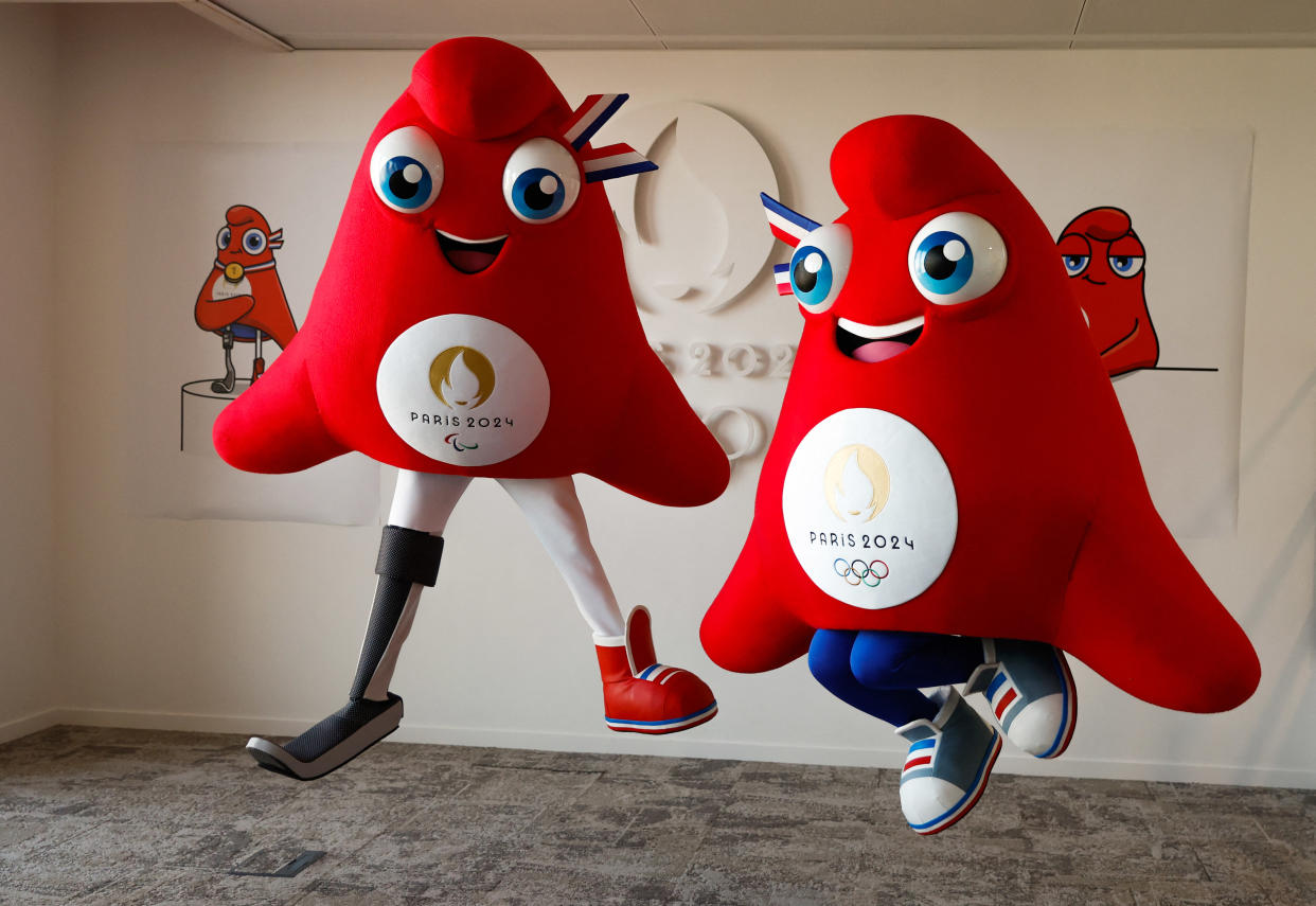 Presentación de las mascotas oficiales de los Juegos Olímpicos de París 2024, los Phryges - Sede del Comité Olímpico, Saint-Denis, Francia - 11 de noviembre de 2022.  REUTERS/Gonzalo Fuentes