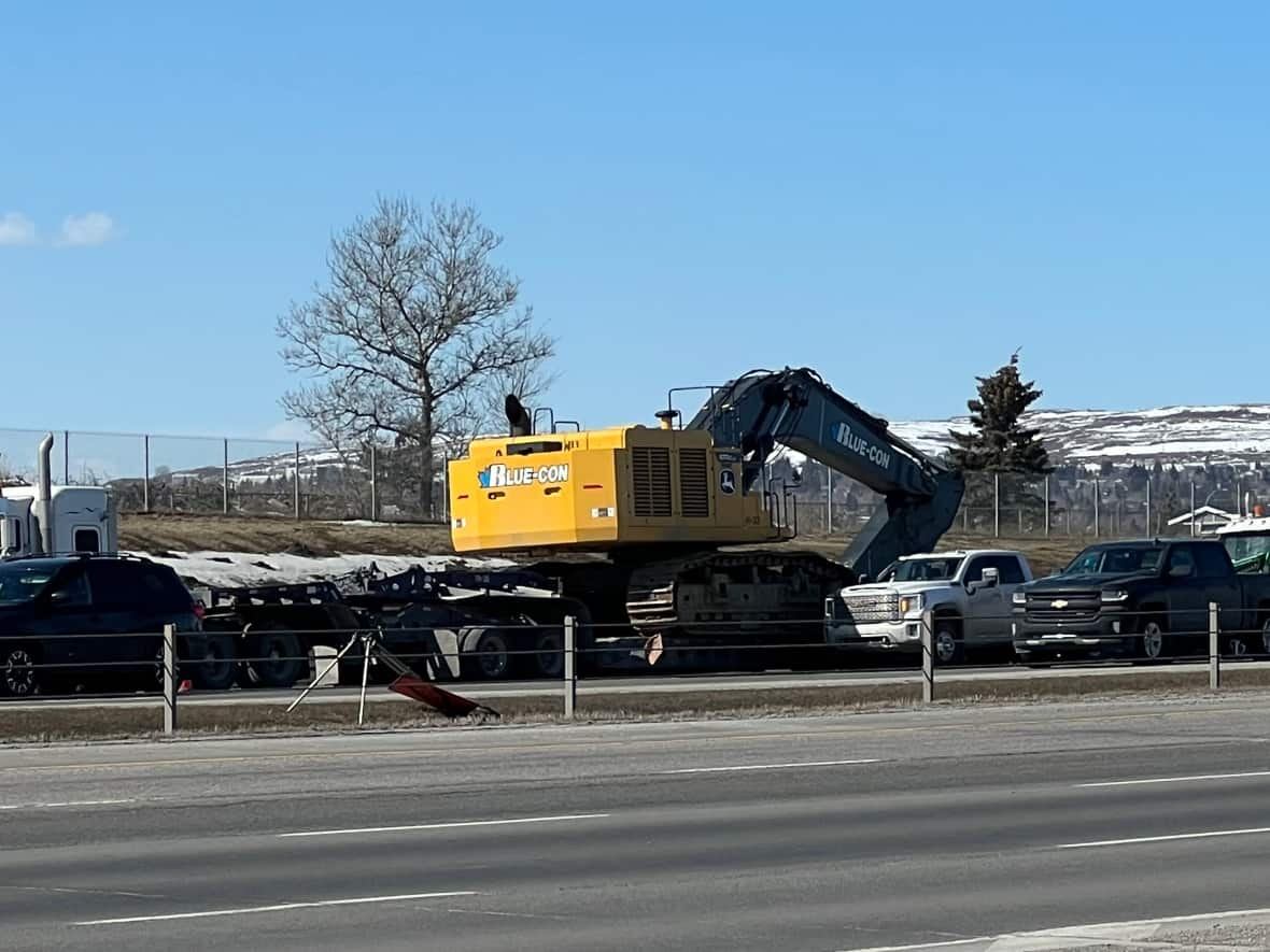 An excavator on a trailer smacked into the 32nd Avenue N.E. overpass on Thursday. The collision sent chunks of concrete onto Deerfoot Trail.  (Justin Pennell/CBC - image credit)