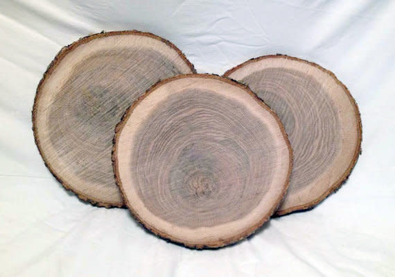 These <a href="https://www.etsy.com/listing/472108168/8-wood-slices-10-to-12-rustic-fall-decor?ga_order=most_relevant&amp;ga_search_type=all&amp;ga_view_type=gallery&amp;ga_search_query=thanksgiving%20table&amp;ref=sc_gallery_12&amp;plkey=f67491a4b8b2dad2705b45d054bdefb450b61cb8:472108168" target="_blank">freshly cut wood pieces</a>&nbsp;come in sets of 8 and&nbsp;perfectly compliment a rustic table setting.